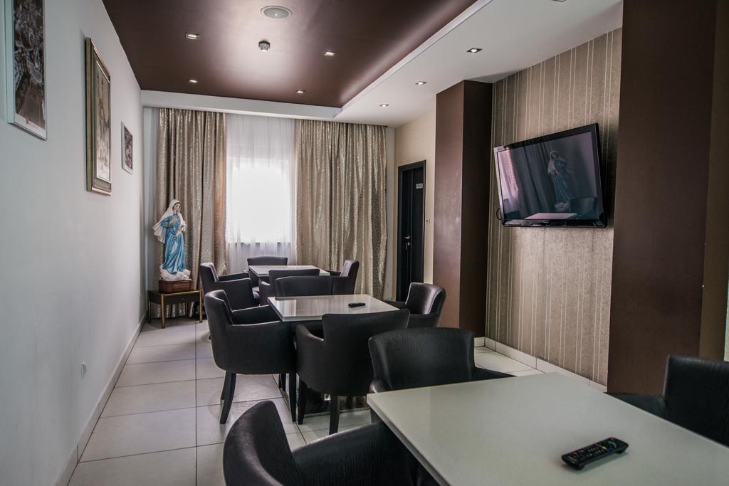 Hotel Lux เมจูโกเรีย ภายนอก รูปภาพ